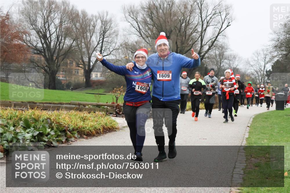 08.12.2024 - St. Pauli X-Mass-Run No. 14 Strokosch-Dieckow http://msf.ph/oto/7503011 08.12.2024 09:58:44 Laufen 1608, 14, 1609, 3287, 477, 481, 361 meine-sportfotos.de