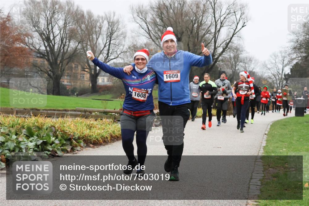 08.12.2024 - St. Pauli X-Mass-Run No. 14 Strokosch-Dieckow http://msf.ph/oto/7503019 08.12.2024 09:58:44 Laufen 1608, 14, 1609, 477, 3287, 481, 361 meine-sportfotos.de