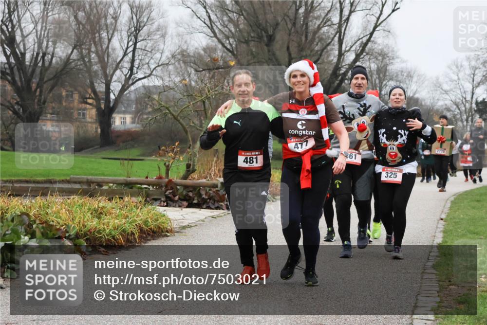 08.12.2024 - St. Pauli X-Mass-Run No. 14 Strokosch-Dieckow http://msf.ph/oto/7503021 08.12.2024 09:58:48 Laufen 481, 477, 61, 325, 2770 meine-sportfotos.de