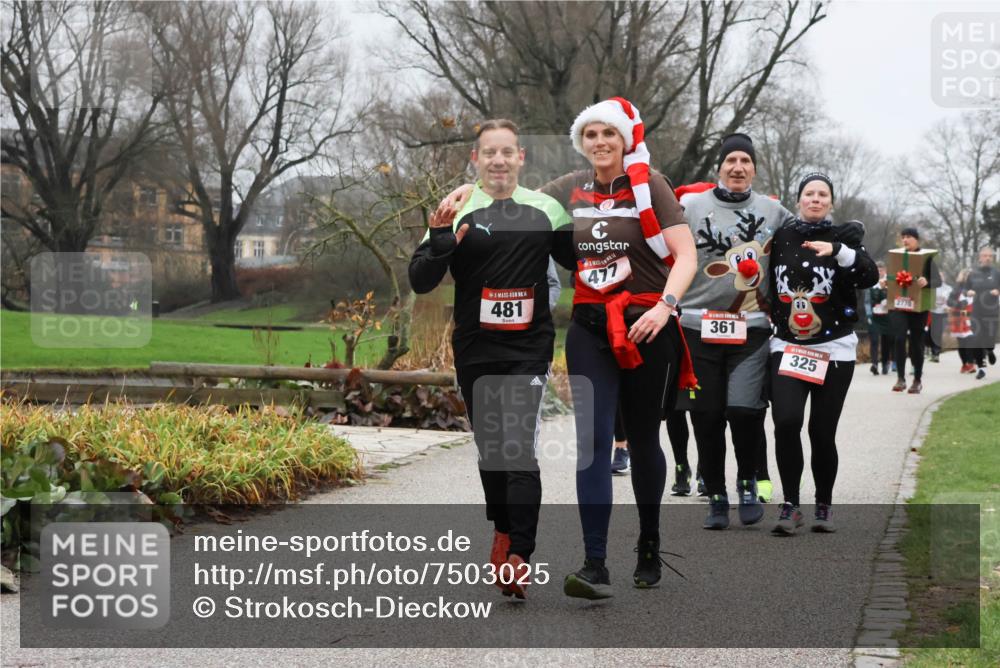 08.12.2024 - St. Pauli X-Mass-Run No. 14 Strokosch-Dieckow http://msf.ph/oto/7503025 08.12.2024 09:58:48 Laufen 481, 477, 361, 325, 2770 meine-sportfotos.de