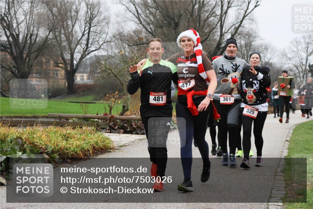 08.12.2024 - St. Pauli X-Mass-Run No. 14 Strokosch-Dieckow http://msf.ph/oto/7503026 08.12.2024 09:58:48 Laufen 481, 477, 361, 325, 2770 meine-sportfotos.de