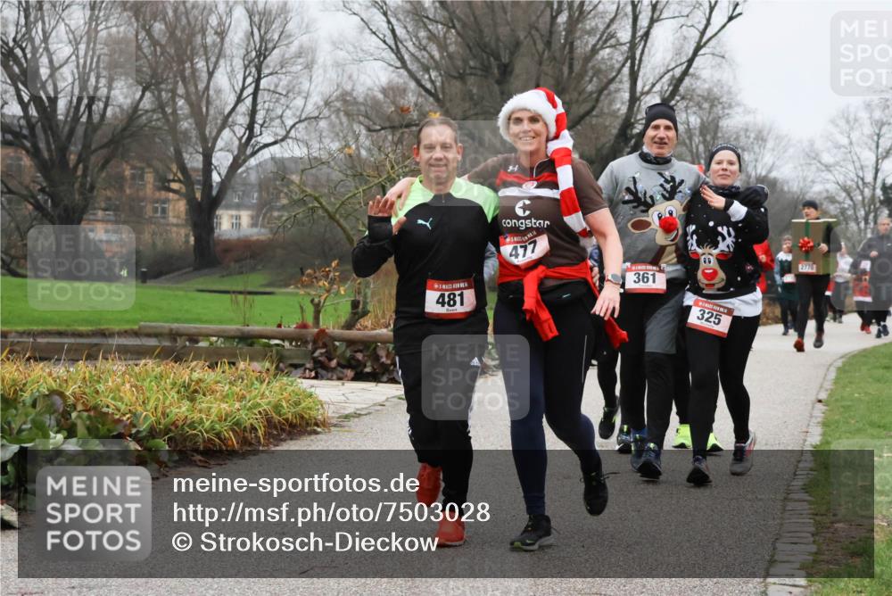 08.12.2024 - St. Pauli X-Mass-Run No. 14 Strokosch-Dieckow http://msf.ph/oto/7503028 08.12.2024 09:58:48 Laufen 481, 477, 361, 325, 2770 meine-sportfotos.de