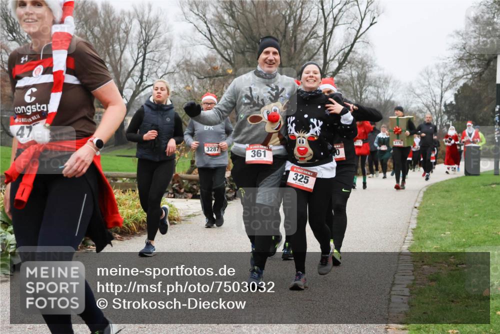 08.12.2024 - St. Pauli X-Mass-Run No. 14 Strokosch-Dieckow http://msf.ph/oto/7503032 08.12.2024 09:58:50 Laufen 47, 14, 3287, 361, 14, 325, 2771, 2770 meine-sportfotos.de