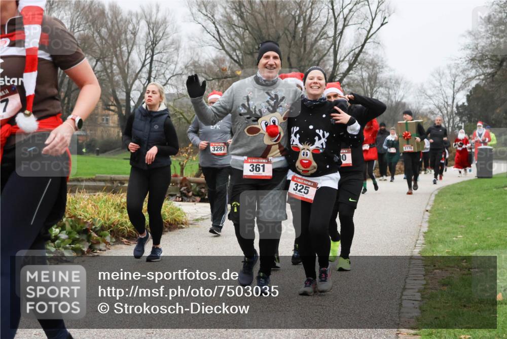 08.12.2024 - St. Pauli X-Mass-Run No. 14 Strokosch-Dieckow http://msf.ph/oto/7503035 08.12.2024 09:58:50 Laufen 14, 7, 3287, 361, 14, 325, 2770, 0 meine-sportfotos.de