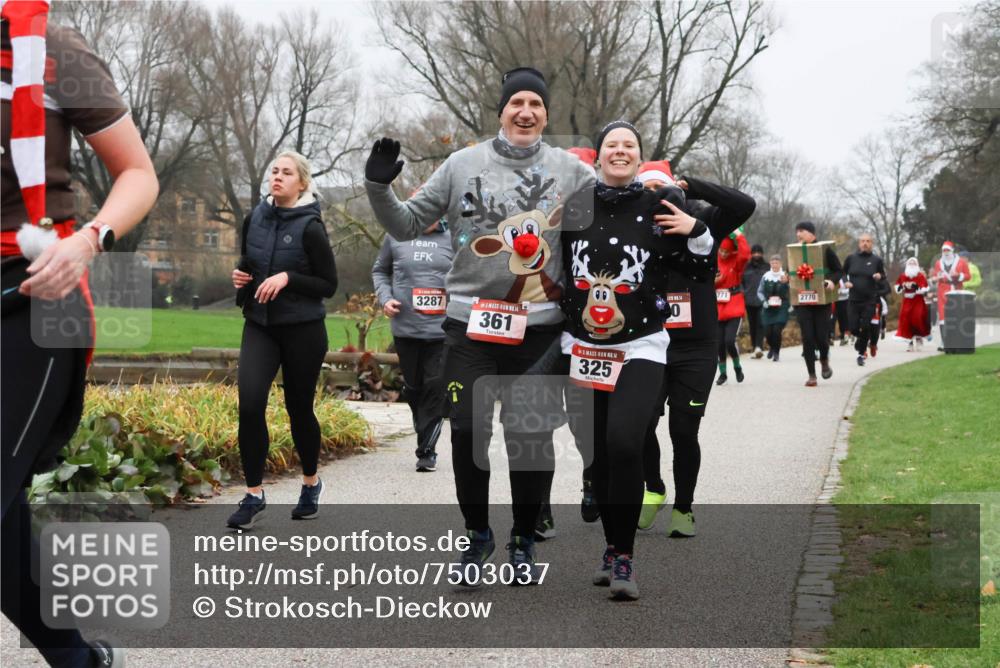08.12.2024 - St. Pauli X-Mass-Run No. 14 Strokosch-Dieckow http://msf.ph/oto/7503037 08.12.2024 09:58:50 Laufen 3287, 14, 361, 14, 325, 34, 771, 2770 meine-sportfotos.de