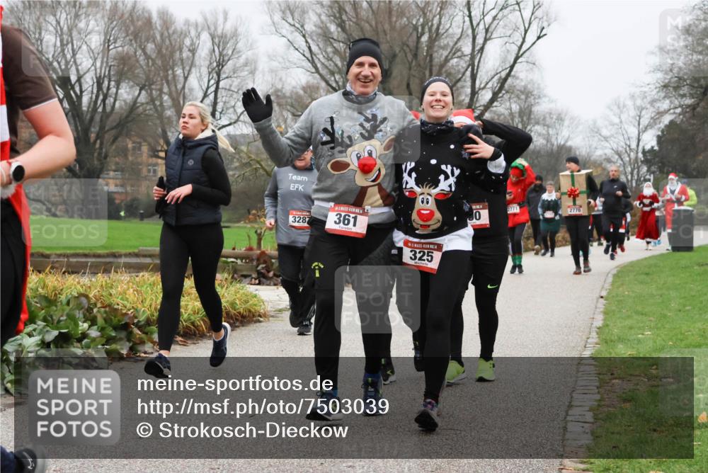 08.12.2024 - St. Pauli X-Mass-Run No. 14 Strokosch-Dieckow http://msf.ph/oto/7503039 08.12.2024 09:58:50 Laufen 14, 361, 3287, 14, 325, 0, 2771, 2770 meine-sportfotos.de