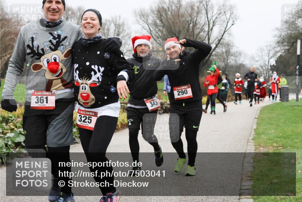 08.12.2024 - St. Pauli X-Mass-Run No. 14 Strokosch-Dieckow http://msf.ph/oto/7503041 08.12.2024 09:58:52 Laufen 14, 361, 14, 325, 343, 4, 290, 2774 meine-sportfotos.de