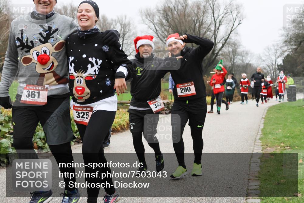 08.12.2024 - St. Pauli X-Mass-Run No. 14 Strokosch-Dieckow http://msf.ph/oto/7503043 08.12.2024 09:58:52 Laufen 14, 361, 89, 18, 14, 325, 343, 14, 290, 2773 meine-sportfotos.de