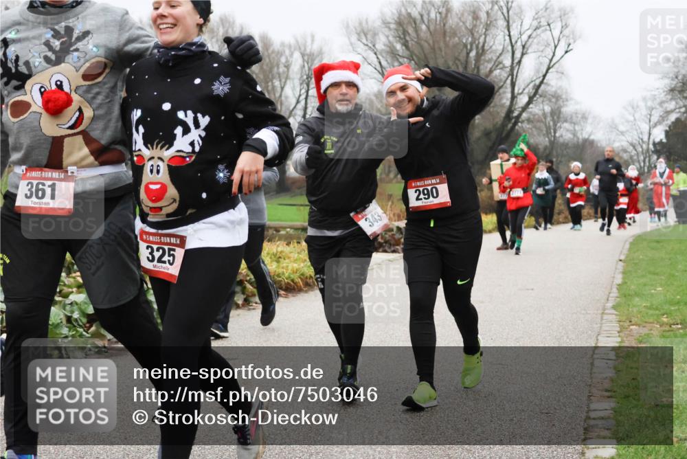 08.12.2024 - St. Pauli X-Mass-Run No. 14 Strokosch-Dieckow http://msf.ph/oto/7503046 08.12.2024 09:58:52 Laufen 14, 361, 89, 14, 325, 325, 343, 14, 290, 2771 meine-sportfotos.de