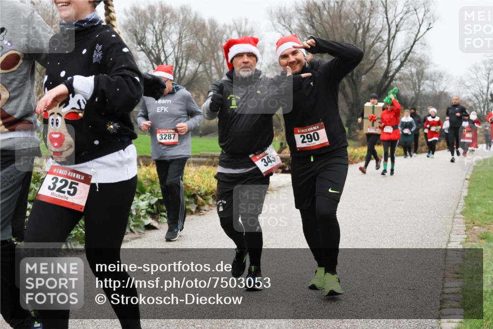 08.12.2024 - St. Pauli X-Mass-Run No. 14 Strokosch-Dieckow http://msf.ph/oto/7503053 08.12.2024 09:58:52 Laufen 18, 14, 325, 3287, 343, 14, 290, 2776, 2771 meine-sportfotos.de