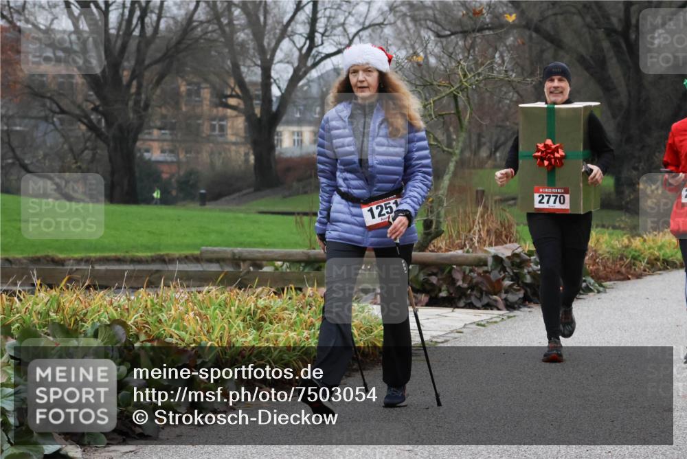 08.12.2024 - St. Pauli X-Mass-Run No. 14 Strokosch-Dieckow http://msf.ph/oto/7503054 08.12.2024 09:58:54 Laufen 1251, 2770 meine-sportfotos.de