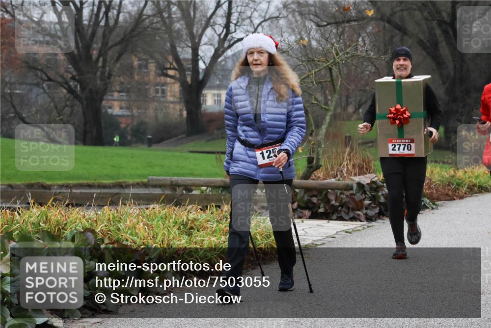 08.12.2024 - St. Pauli X-Mass-Run No. 14 Strokosch-Dieckow http://msf.ph/oto/7503055 08.12.2024 09:58:54 Laufen 123, 2770 meine-sportfotos.de