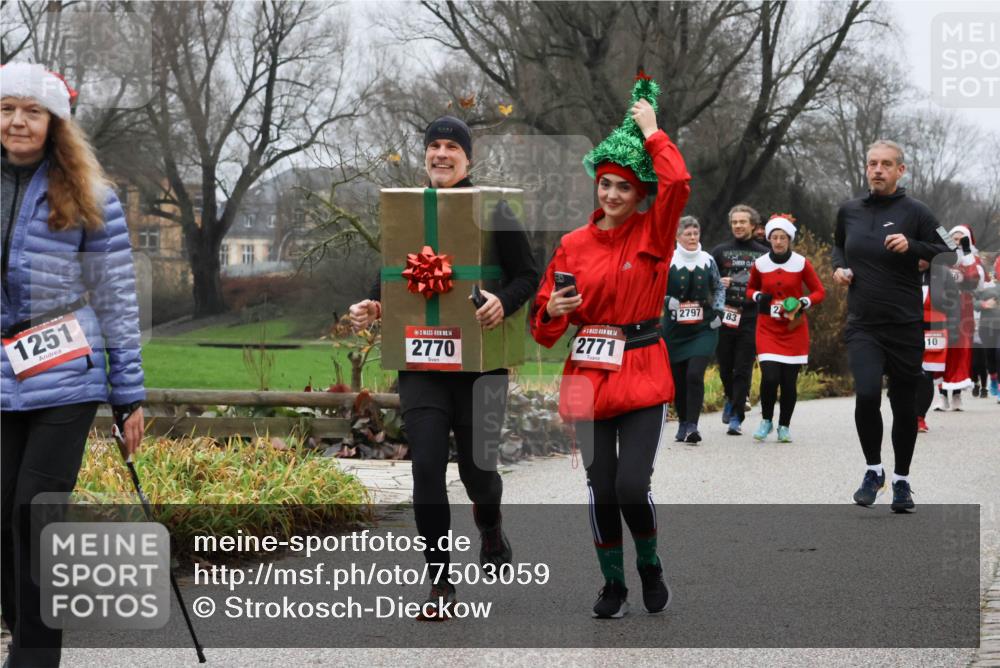 08.12.2024 - St. Pauli X-Mass-Run No. 14 Strokosch-Dieckow http://msf.ph/oto/7503059 08.12.2024 09:58:56 Laufen 1251, 14, 2770, 14, 92797, 83, 2771, 10 meine-sportfotos.de