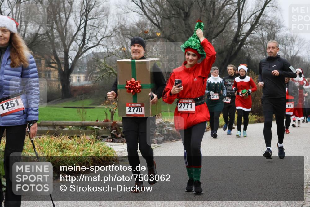08.12.2024 - St. Pauli X-Mass-Run No. 14 Strokosch-Dieckow http://msf.ph/oto/7503062 08.12.2024 09:58:56 Laufen 1251, 14, 2770, 14, 2771, 2797, 83, 10, 0 meine-sportfotos.de