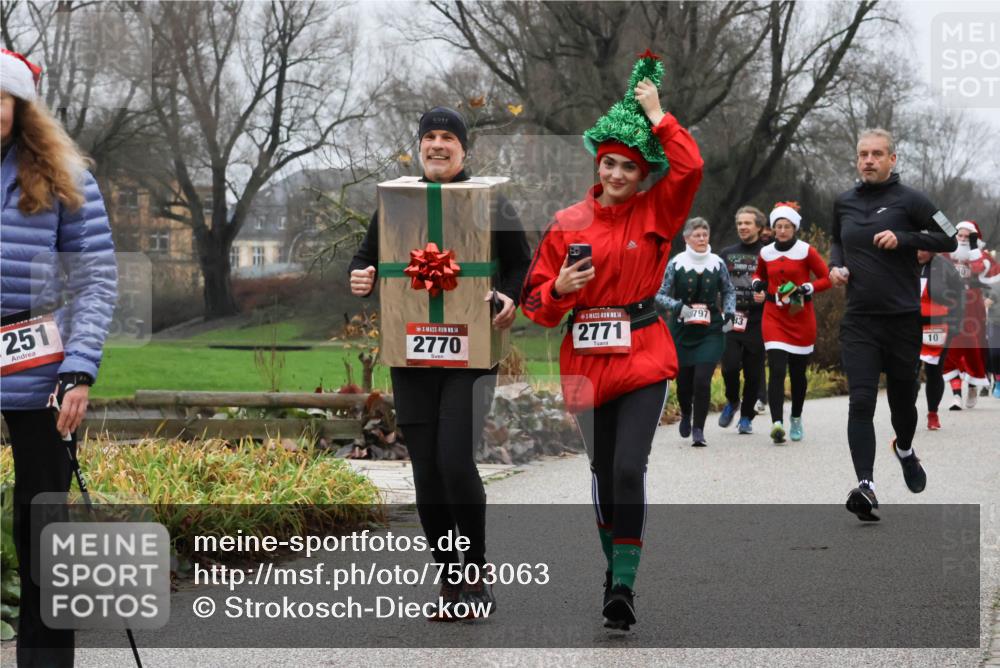 08.12.2024 - St. Pauli X-Mass-Run No. 14 Strokosch-Dieckow http://msf.ph/oto/7503063 08.12.2024 09:58:56 Laufen 251, 14, 2770, 14, 2771, 797, 10, 0 meine-sportfotos.de
