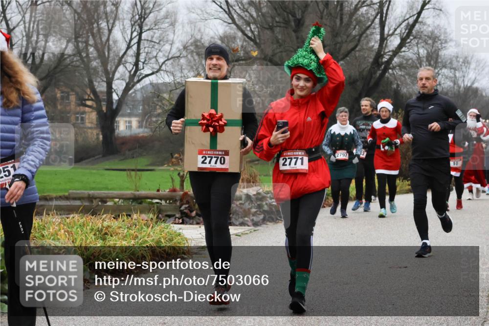 08.12.2024 - St. Pauli X-Mass-Run No. 14 Strokosch-Dieckow http://msf.ph/oto/7503066 08.12.2024 09:58:56 Laufen 251, 14, 14, 2770, 2771, 2797, 10 meine-sportfotos.de