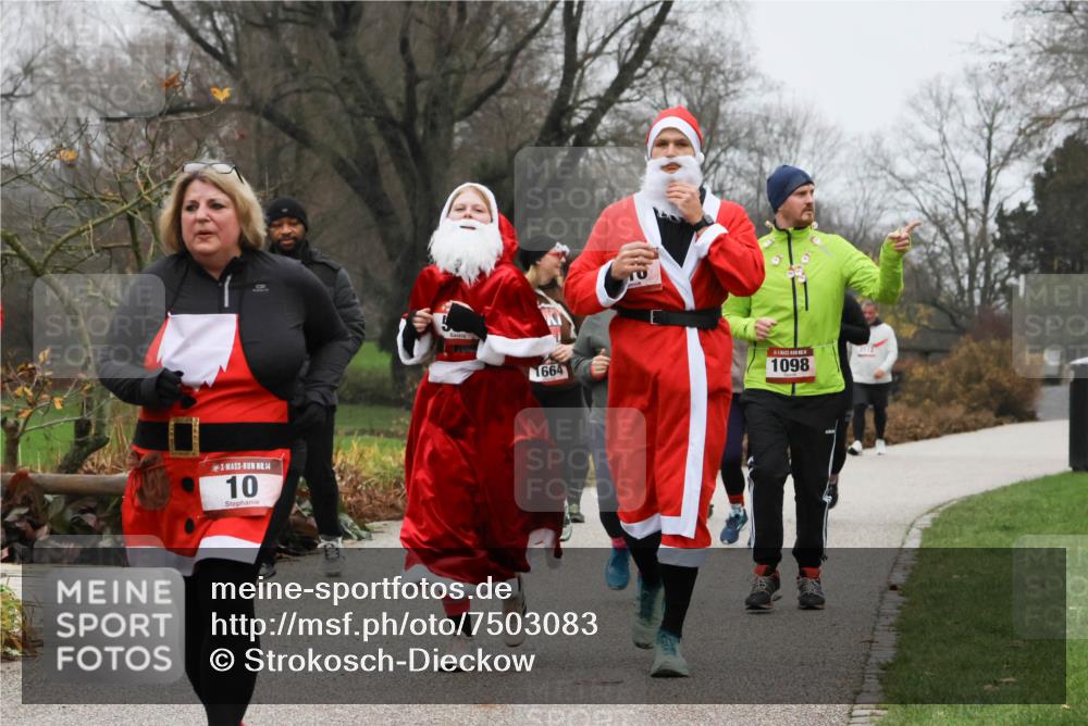 08.12.2024 - St. Pauli X-Mass-Run No. 14 Strokosch-Dieckow http://msf.ph/oto/7503083 08.12.2024 09:59:02 Laufen 800, 14, 10, 1664, 1098, 717 meine-sportfotos.de