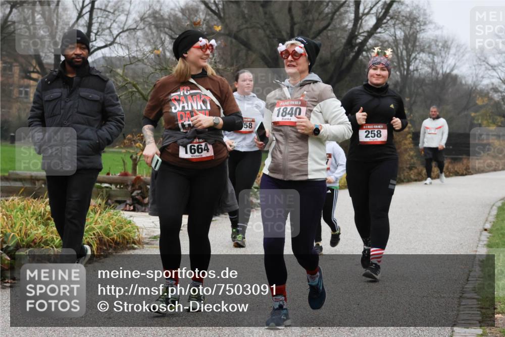 08.12.2024 - St. Pauli X-Mass-Run No. 14 Strokosch-Dieckow http://msf.ph/oto/7503091 08.12.2024 09:59:07 Laufen 1664, 58, 14, 1840, 14, 258 meine-sportfotos.de