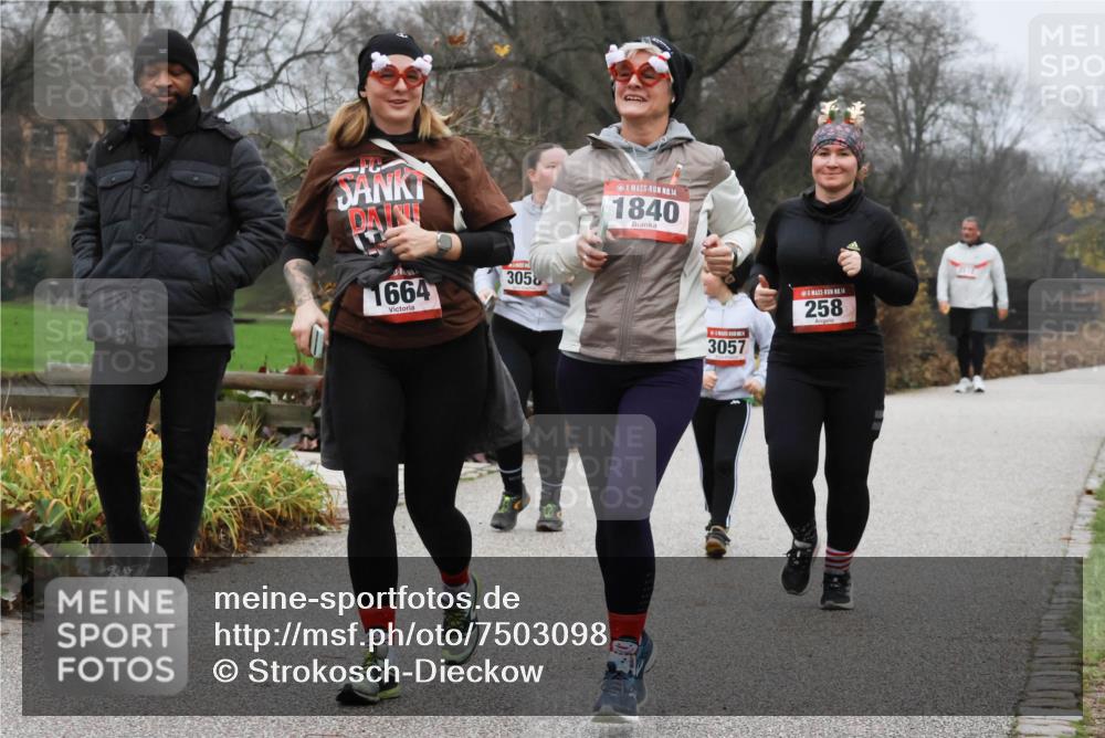08.12.2024 - St. Pauli X-Mass-Run No. 14 Strokosch-Dieckow http://msf.ph/oto/7503098 08.12.2024 09:59:07 Laufen 1664, 3058, 14, 1840, 3057, 4, 258 meine-sportfotos.de