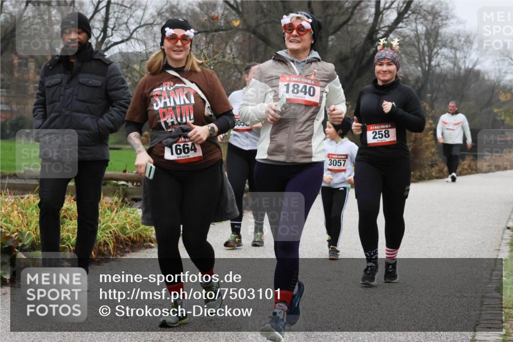 08.12.2024 - St. Pauli X-Mass-Run No. 14 Strokosch-Dieckow http://msf.ph/oto/7503101 08.12.2024 09:59:07 Laufen 1664, 805, 14, 1840, 3057, 14, 258 meine-sportfotos.de