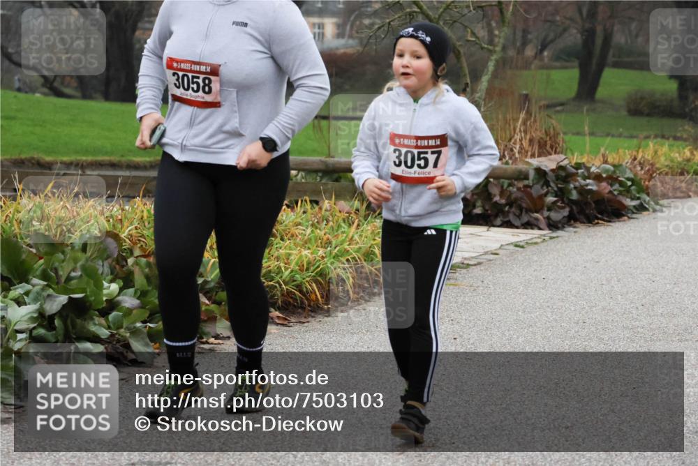 08.12.2024 - St. Pauli X-Mass-Run No. 14 Strokosch-Dieckow http://msf.ph/oto/7503103 08.12.2024 09:59:10 Laufen 14, 3058, 14, 3057 meine-sportfotos.de