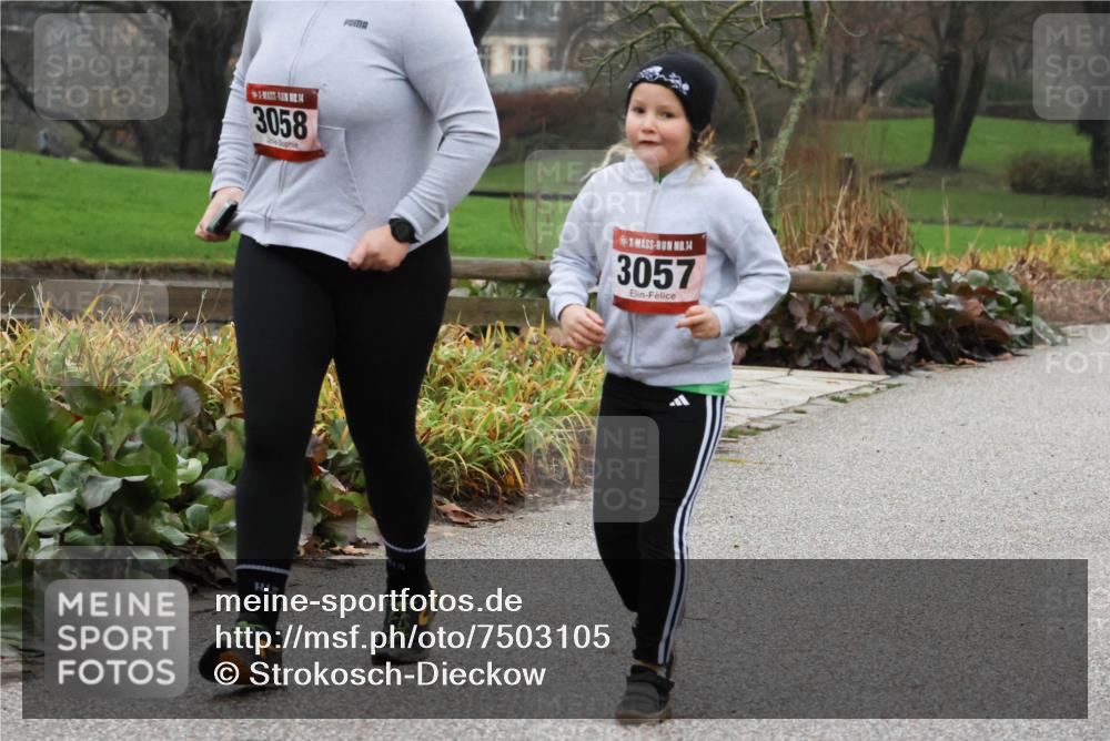 08.12.2024 - St. Pauli X-Mass-Run No. 14 Strokosch-Dieckow http://msf.ph/oto/7503105 08.12.2024 09:59:10 Laufen 14, 3058, 14, 3057 meine-sportfotos.de