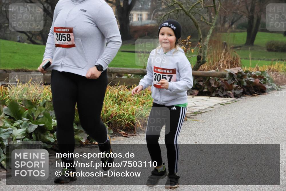 08.12.2024 - St. Pauli X-Mass-Run No. 14 Strokosch-Dieckow http://msf.ph/oto/7503110 08.12.2024 09:59:10 Laufen 14, 3058, 14, 3057 meine-sportfotos.de
