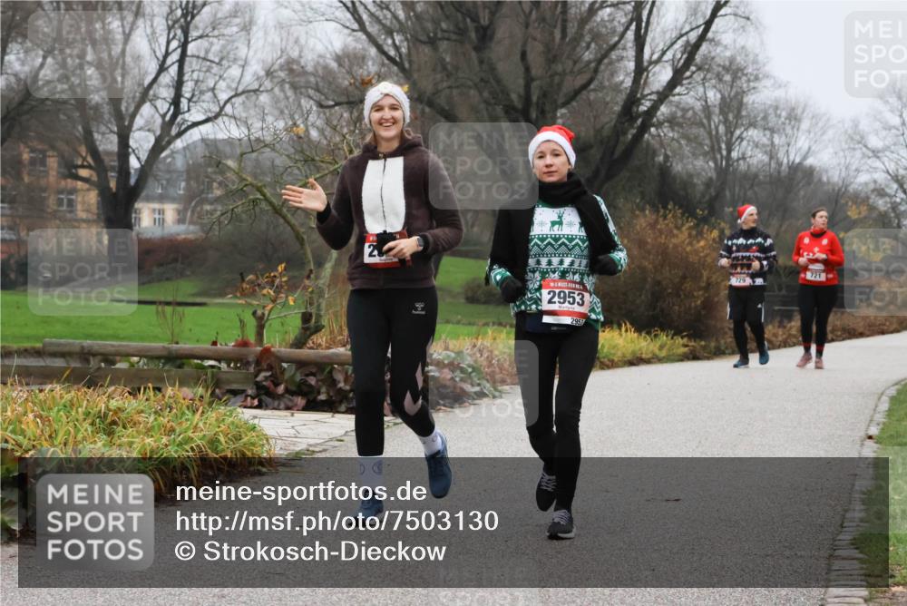 08.12.2024 - St. Pauli X-Mass-Run No. 14 Strokosch-Dieckow http://msf.ph/oto/7503130 08.12.2024 09:59:36 Laufen 2953, 2957, 729, 721 meine-sportfotos.de