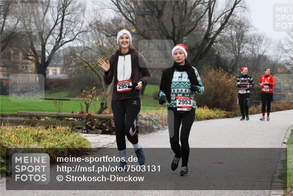 08.12.2024 - St. Pauli X-Mass-Run No. 14 Strokosch-Dieckow http://msf.ph/oto/7503131 08.12.2024 09:59:36 Laufen 14, 2952, 2953, 295, 729, 721 meine-sportfotos.de