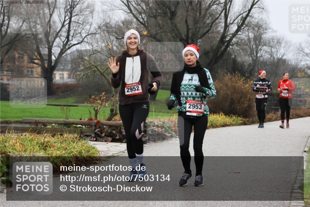 08.12.2024 - St. Pauli X-Mass-Run No. 14 Strokosch-Dieckow http://msf.ph/oto/7503134 08.12.2024 09:59:36 Laufen 14, 2952, 14, 2953, 2953, 721, 729 meine-sportfotos.de
