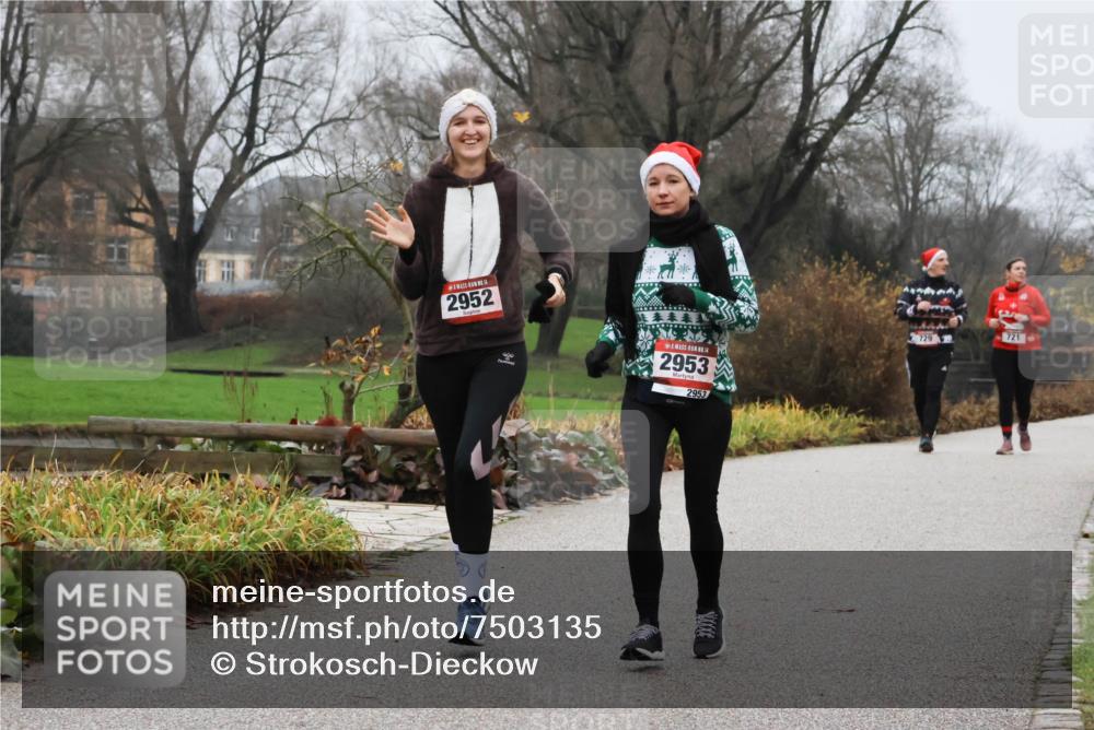 08.12.2024 - St. Pauli X-Mass-Run No. 14 Strokosch-Dieckow http://msf.ph/oto/7503135 08.12.2024 09:59:36 Laufen 2952, 14, 2953, 2953, 729, 527, 721 meine-sportfotos.de