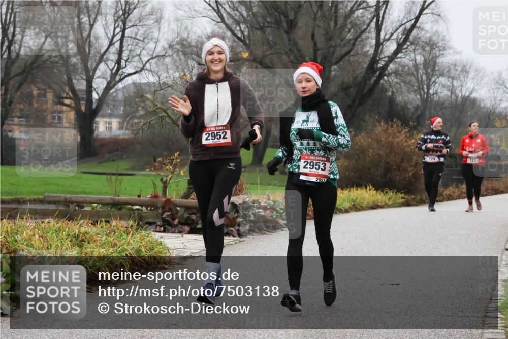 08.12.2024 - St. Pauli X-Mass-Run No. 14 Strokosch-Dieckow http://msf.ph/oto/7503138 08.12.2024 09:59:36 Laufen 14, 2952, 14, 2953, 2953, 729, 721 meine-sportfotos.de