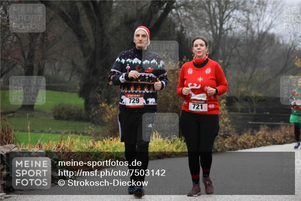 08.12.2024 - St. Pauli X-Mass-Run No. 14 Strokosch-Dieckow http://msf.ph/oto/7503142 08.12.2024 09:59:41 Laufen 14, 729, 14, 721 meine-sportfotos.de