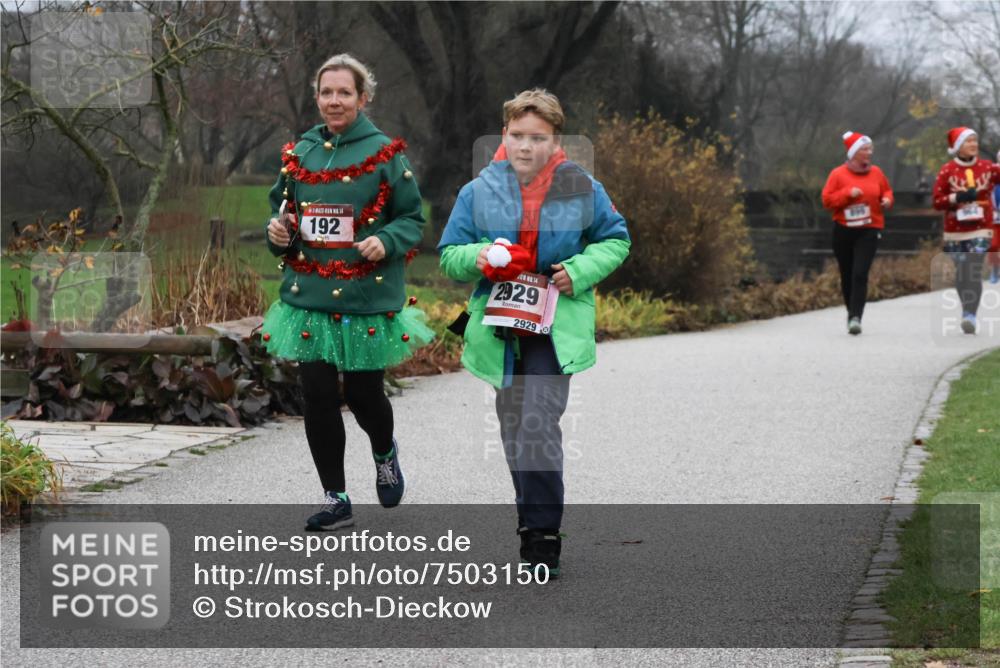 08.12.2024 - St. Pauli X-Mass-Run No. 14 Strokosch-Dieckow http://msf.ph/oto/7503150 08.12.2024 09:59:53 Laufen 14, 192, 14, 2929, 2929 meine-sportfotos.de