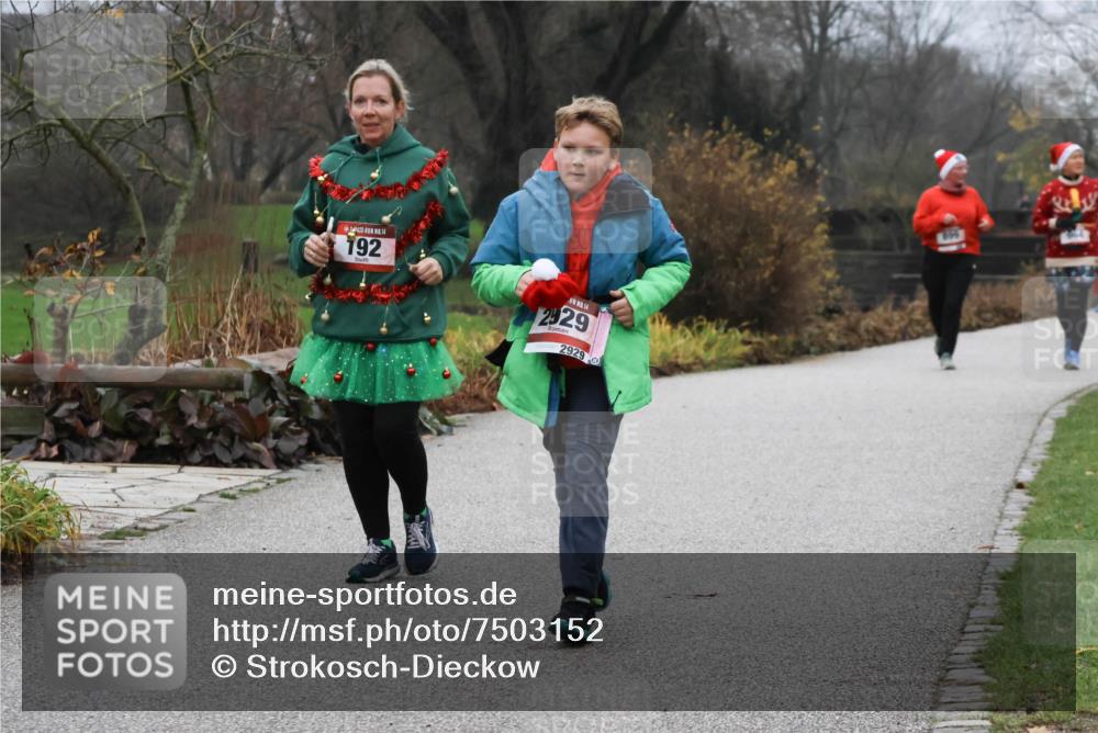 08.12.2024 - St. Pauli X-Mass-Run No. 14 Strokosch-Dieckow http://msf.ph/oto/7503152 08.12.2024 09:59:53 Laufen 14, 192, 14, 2929, 2929, 1999 meine-sportfotos.de