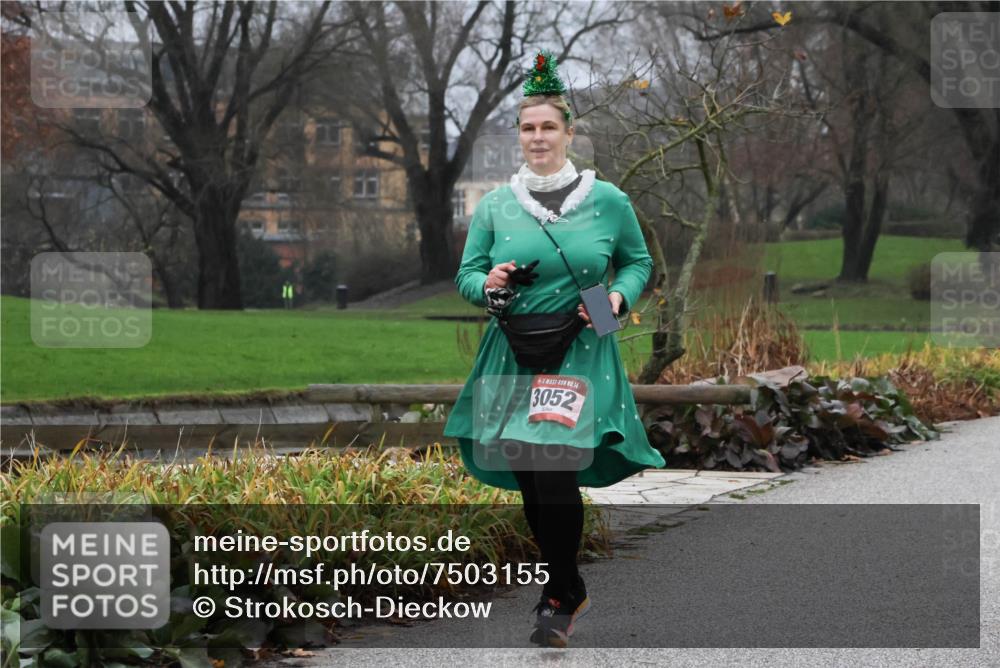08.12.2024 - St. Pauli X-Mass-Run No. 14 Strokosch-Dieckow http://msf.ph/oto/7503155 08.12.2024 10:02:46 Laufen 14, 3052 meine-sportfotos.de