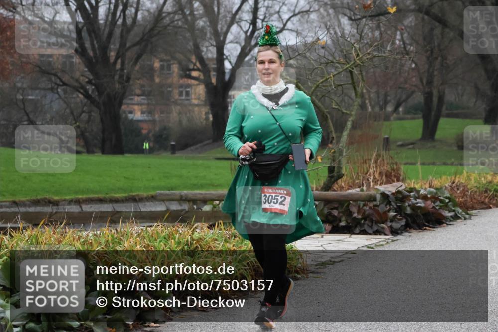 08.12.2024 - St. Pauli X-Mass-Run No. 14 Strokosch-Dieckow http://msf.ph/oto/7503157 08.12.2024 10:02:46 Laufen 14, 3052 meine-sportfotos.de