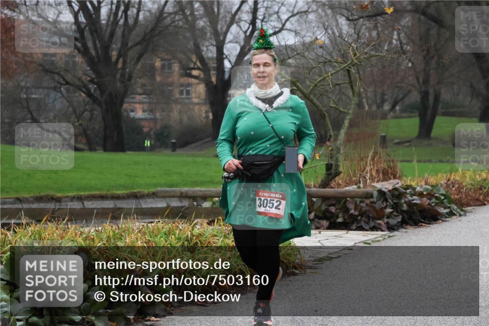 08.12.2024 - St. Pauli X-Mass-Run No. 14 Strokosch-Dieckow http://msf.ph/oto/7503160 08.12.2024 10:02:46 Laufen 14, 3052 meine-sportfotos.de