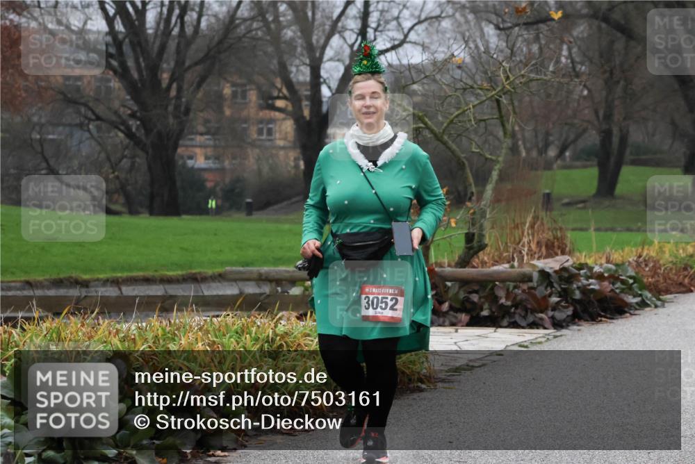 08.12.2024 - St. Pauli X-Mass-Run No. 14 Strokosch-Dieckow http://msf.ph/oto/7503161 08.12.2024 10:02:46 Laufen 14, 3052 meine-sportfotos.de