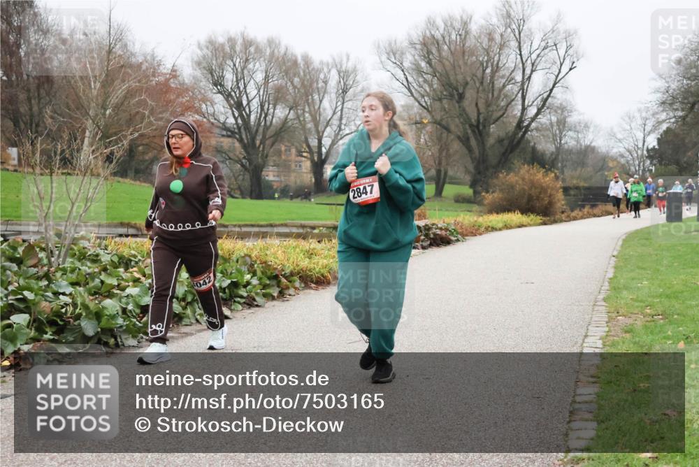 08.12.2024 - St. Pauli X-Mass-Run No. 14 Strokosch-Dieckow http://msf.ph/oto/7503165 08.12.2024 10:03:02 Laufen 042, 2847 meine-sportfotos.de