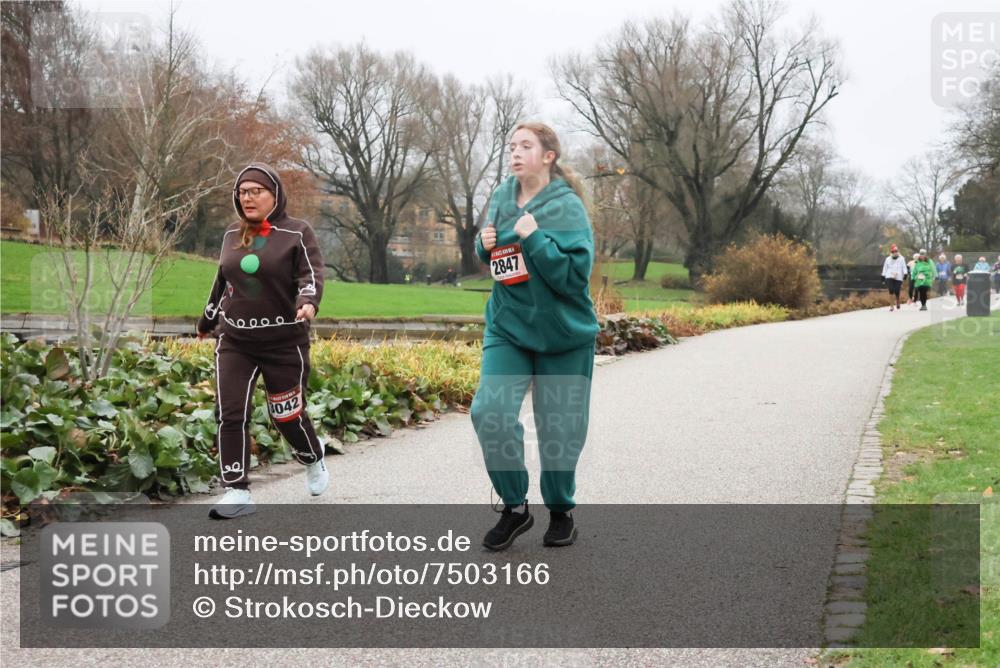 08.12.2024 - St. Pauli X-Mass-Run No. 14 Strokosch-Dieckow http://msf.ph/oto/7503166 08.12.2024 10:03:02 Laufen 042, 2847 meine-sportfotos.de