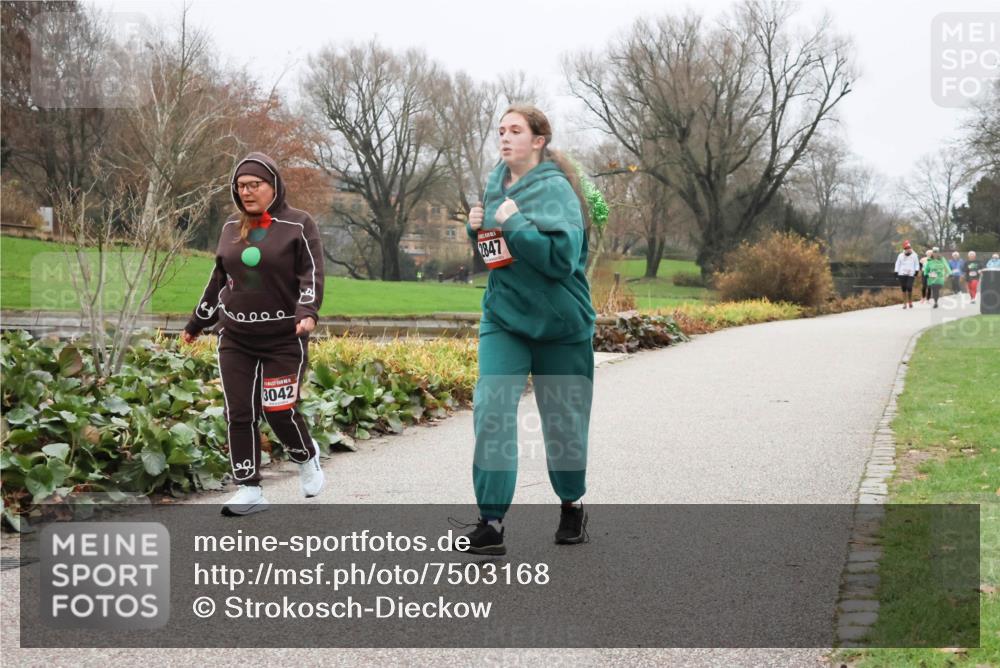 08.12.2024 - St. Pauli X-Mass-Run No. 14 Strokosch-Dieckow http://msf.ph/oto/7503168 08.12.2024 10:03:02 Laufen 3042, 2847 meine-sportfotos.de