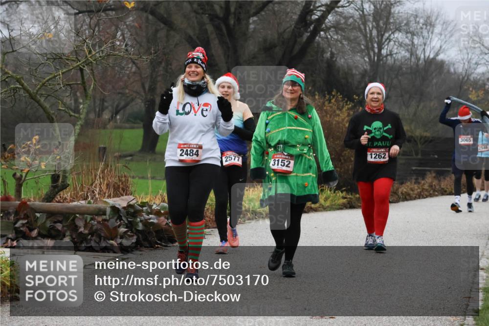 08.12.2024 - St. Pauli X-Mass-Run No. 14 Strokosch-Dieckow http://msf.ph/oto/7503170 08.12.2024 10:03:18 Laufen 14, 2484, 2577, 3152, 3065, 2546, 1262 meine-sportfotos.de
