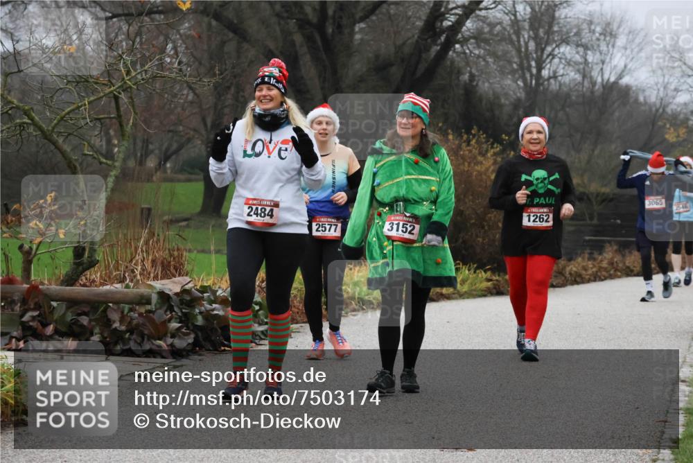 08.12.2024 - St. Pauli X-Mass-Run No. 14 Strokosch-Dieckow http://msf.ph/oto/7503174 08.12.2024 10:03:19 Laufen 2484, 3065, 2546, 1262, 2577, 3152 meine-sportfotos.de