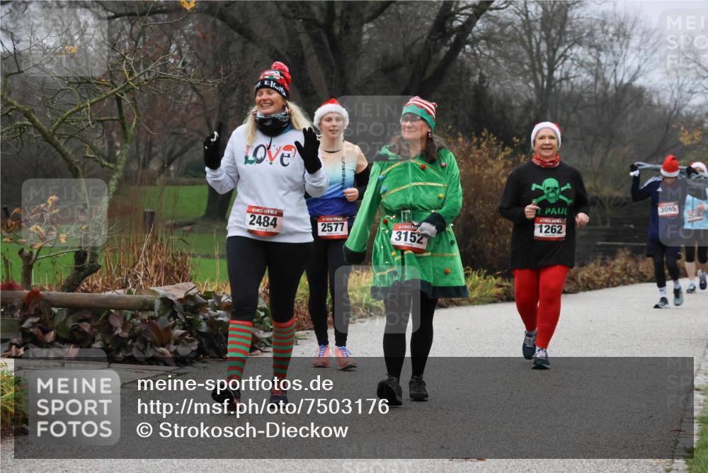 08.12.2024 - St. Pauli X-Mass-Run No. 14 Strokosch-Dieckow http://msf.ph/oto/7503176 08.12.2024 10:03:19 Laufen 14, 2484, 1, 2577, 3152, 3065, 1262, 2546 meine-sportfotos.de