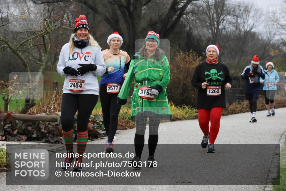08.12.2024 - St. Pauli X-Mass-Run No. 14 Strokosch-Dieckow http://msf.ph/oto/7503178 08.12.2024 10:03:20 Laufen 100, 14, 2484, 1, 1262, 2577, 315, 30, 2546 meine-sportfotos.de