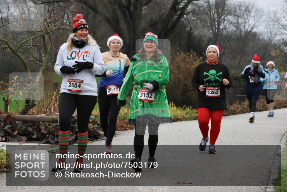 08.12.2024 - St. Pauli X-Mass-Run No. 14 Strokosch-Dieckow http://msf.ph/oto/7503179 08.12.2024 10:03:20 Laufen 100, 14, 2484, 2577, 3152, 1262, 30, 2546 meine-sportfotos.de