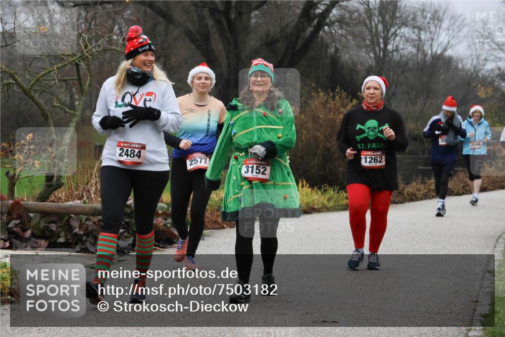 08.12.2024 - St. Pauli X-Mass-Run No. 14 Strokosch-Dieckow http://msf.ph/oto/7503182 08.12.2024 10:03:20 Laufen 100, 14, 2484, 2577, 3152, 1262, 30, 2546 meine-sportfotos.de