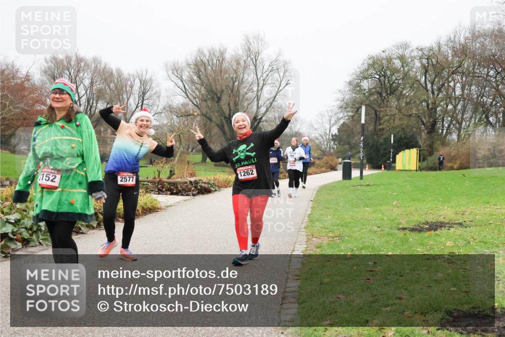 08.12.2024 - St. Pauli X-Mass-Run No. 14 Strokosch-Dieckow http://msf.ph/oto/7503189 08.12.2024 10:03:25 Laufen 152, 2577, 1262 meine-sportfotos.de