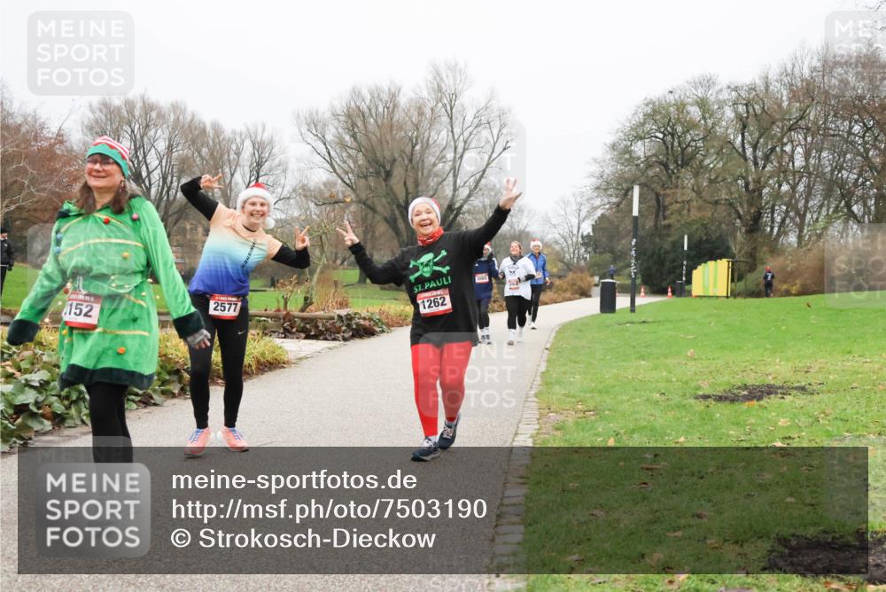 08.12.2024 - St. Pauli X-Mass-Run No. 14 Strokosch-Dieckow http://msf.ph/oto/7503190 08.12.2024 10:03:25 Laufen 152, 2577, 1262 meine-sportfotos.de